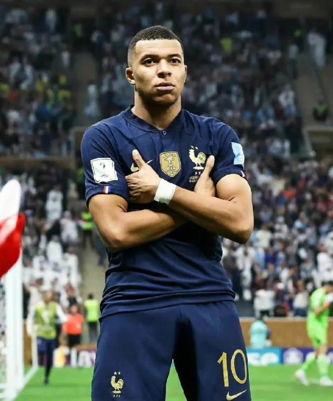 包含姆巴佩迎来五赛季高光表现，C9球迷沸腾！的词条